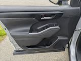 Used 2023 Toyota Highlander XLE image 6