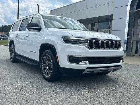 Used 2024 Jeep Wagoneer L Series II image 5