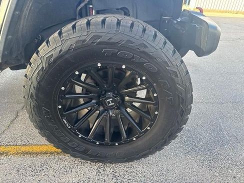 Used 2020 Jeep Wrangler Unlimited Rubicon AWD/4WD image 2