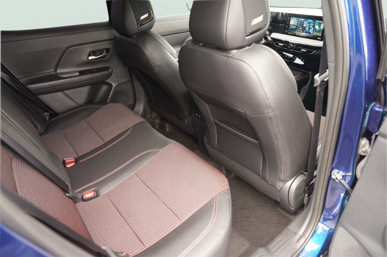 Used 2026 Nissan Kicks SR w/ SR Premium Package FWD image 15