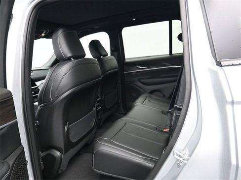 New 2025 Jeep Grand Cherokee Limited image 21