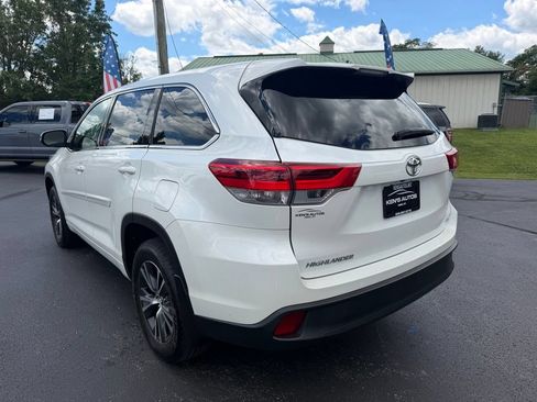 Used 2017 Toyota Highlander LE AWD/4WD image 7