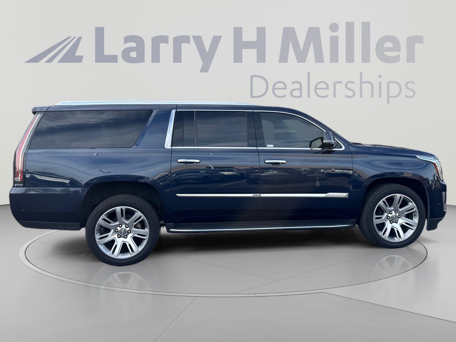 Used 2020 Cadillac Escalade ESV Luxury AWD/4WD image 6