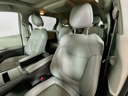Used 2024 Toyota Sienna Limited AWD/4WD image 21
