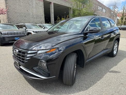 Used 2022 Hyundai Tucson SE image 2