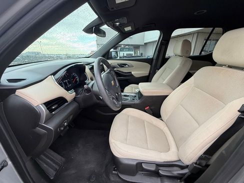 Used 2023 Chevrolet Traverse LS FWD image 10