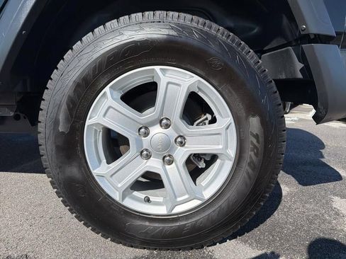 Used 2019 Jeep Wrangler Unlimited Sport S AWD/4WD image 13