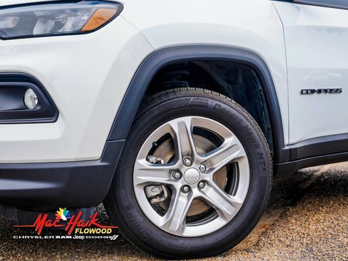 Used 2024 Jeep Compass Latitude image 2