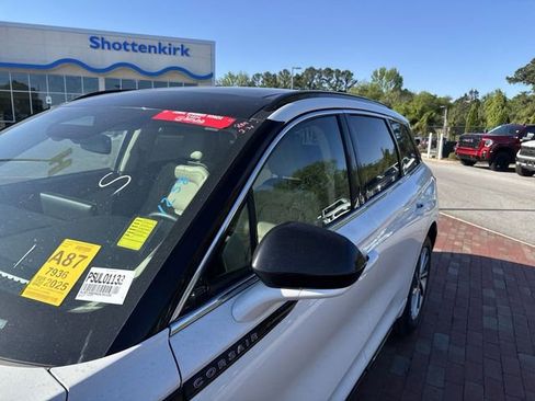 Used 2025 Lincoln Corsair Grand Touring image 5