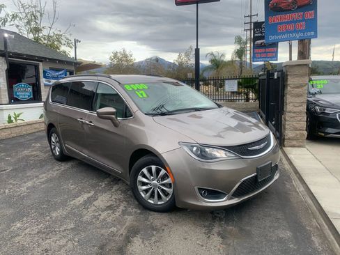 Used 2017 Chrysler Pacifica Touring-L image 35