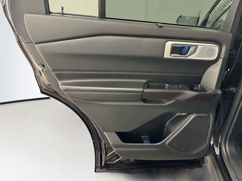 Used 2020 Ford Explorer Platinum w/ Premium Technology Package image 28