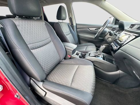 Used 2017 Nissan Rogue SV FWD image 33