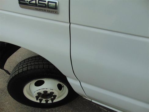 Certified 2024 Ford E-450 and Econoline 450 Super Duty w/ Power Windows & Locks Group image 2