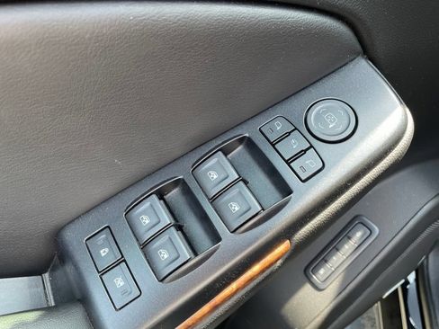 Used 2019 Chevrolet Suburban Premier w/ Premier Plus Edition AWD/4WD image 5