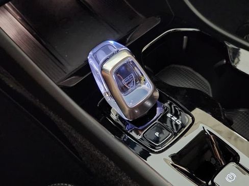 Certified 2026 Volvo XC40 B5 Plus AWD/4WD image 20