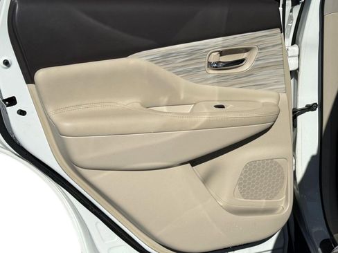 Used 2018 Nissan Murano SV w/ Premium Package image 23