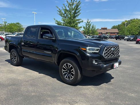 Used 2023 Toyota Tacoma TRD Sport AWD/4WD image 9
