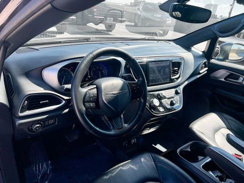 Used 2019 Chrysler Pacifica Touring-L Plus w/ S Appearance Package image 10