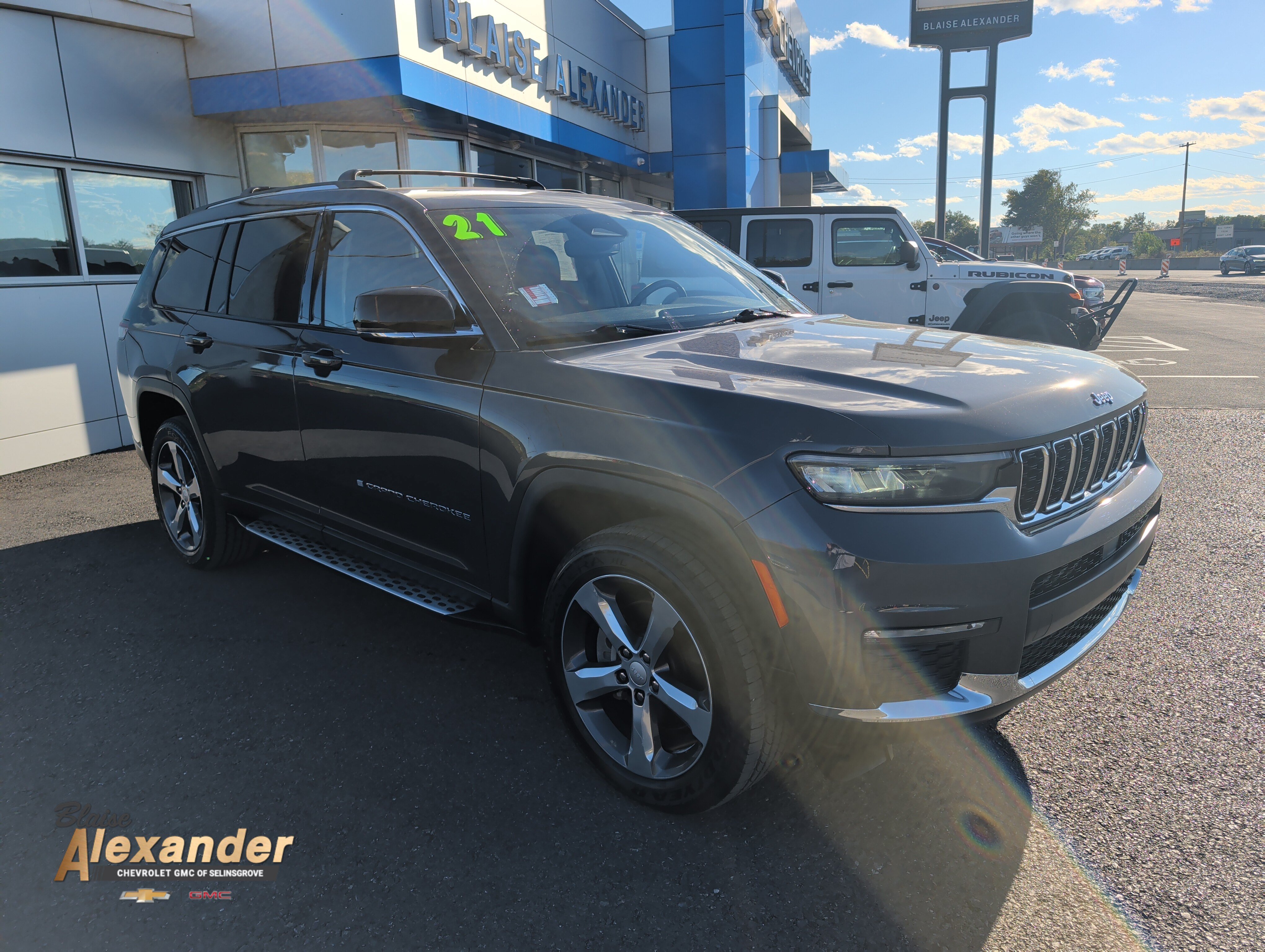 Used 2021 Jeep Grand Cherokee L Limited AWD/4WD image 1