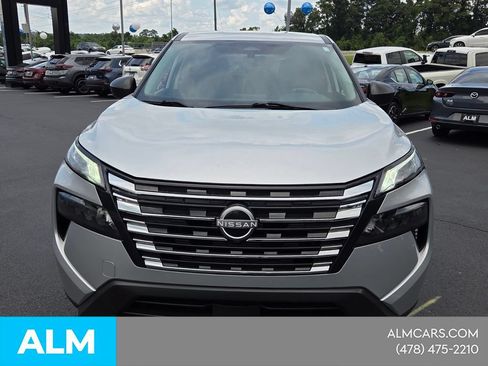 Used 2024 Nissan Rogue S FWD image 2