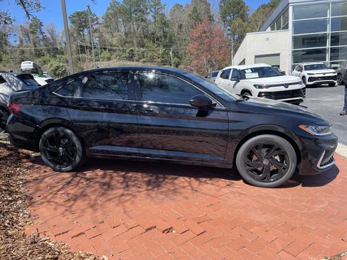 New 2026 Volkswagen Jetta SE image 4