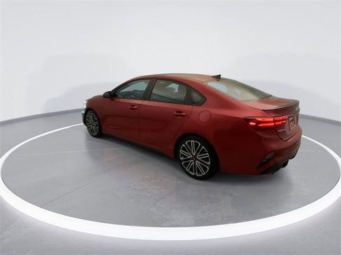 Used 2022 Kia Forte GT image 2