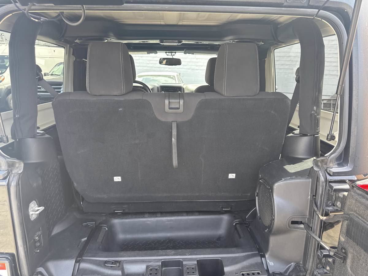 Used 2014 Jeep Wrangler Rubicon w/ Power Convenience Group AWD/4WD image 18