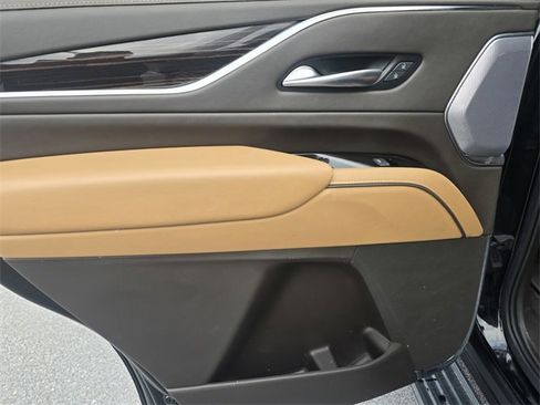 Used 2022 Cadillac Escalade Premium Luxury w/ Performance Package image 17