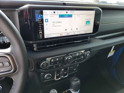 New 2025 Jeep Gladiator Sport image 18