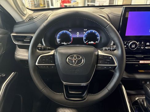 Certified 2026 Toyota Highlander Limited AWD/4WD image 14