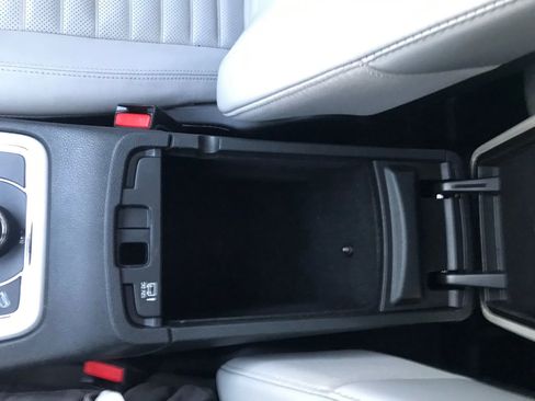 Used 2018 Jeep Grand Cherokee Limited image 32