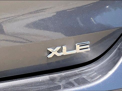 Used 2024 Toyota Highlander XLE FWD image 10