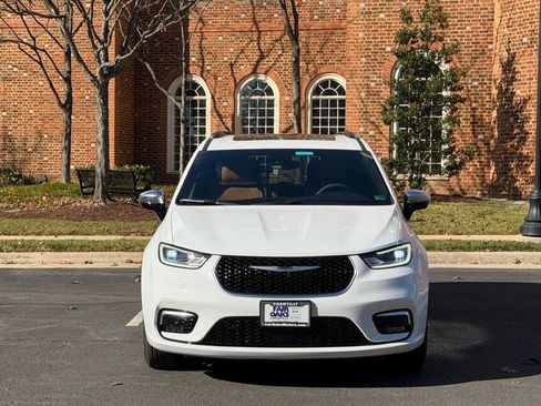 New 2026 Chrysler Pacifica Pinnacle image 4