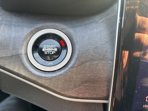 Used 2024 Jeep Grand Cherokee Limited w/ Luxury Tech Group II image 23