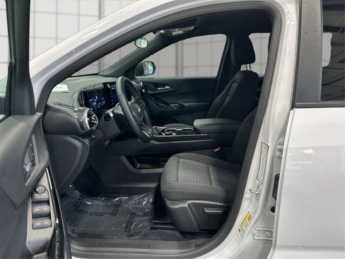 Used 2026 Chevrolet Equinox LT FWD image 9