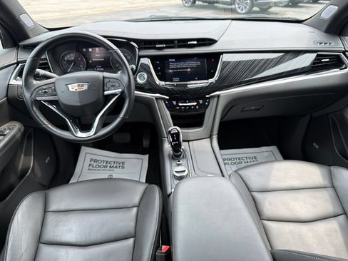 Used 2025 Cadillac XT6 Premium Luxury w/ Technology Package AWD/4WD image 2