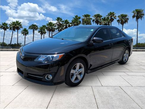 Used 2014 Toyota Camry SE FWD image 3