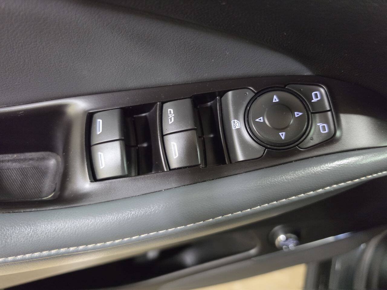 Used 2018 Buick Enclave Essence AWD/4WD image 26