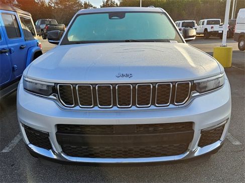 Used 2021 Jeep Grand Cherokee L Limited image 2