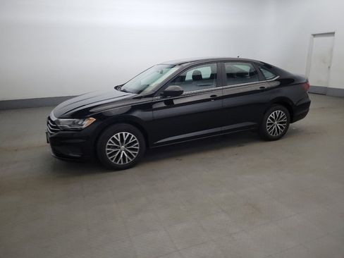 Used 2019 Volkswagen Jetta SE image 2