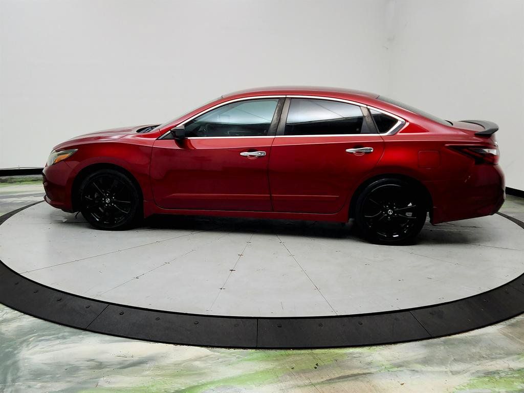 Used 2017 Nissan Altima 2.5 SR w/ Midnight Edition Package FWD image 5