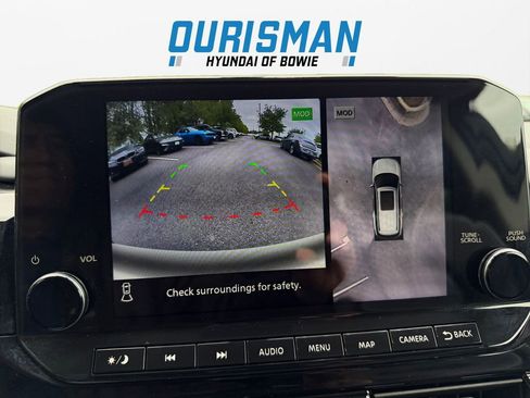 Used 2023 Nissan Pathfinder SL w/ Black Appearance Package AWD/4WD image 18