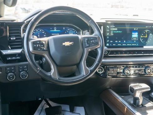 Used 2022 Chevrolet Silverado 1500 High Country w/ High Country Premium Package AWD/4WD image 15