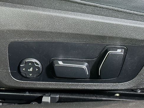 Used 2025 BMW 430i Convertible w/ Premium Package image 13