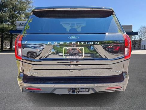 Used 2025 Ford Expedition Max Active AWD/4WD image 5