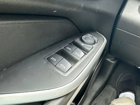 Used 2025 Chevrolet Trax RS FWD image 22