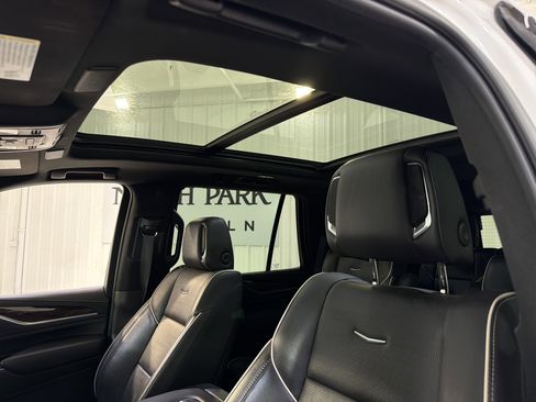Used 2021 Cadillac Escalade Premium Luxury image 10