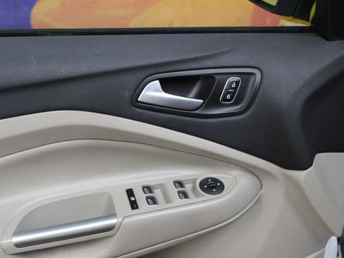 Used 2019 Ford Escape SE FWD image 13