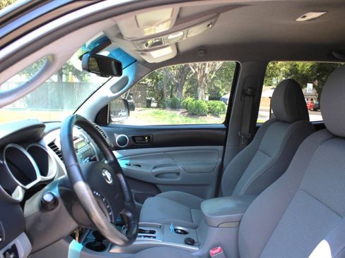 Used 2011 Toyota Tacoma PreRunner w/ TRD Sport Pkg RWD image 9