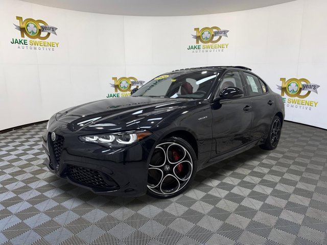 Used 2024 Alfa Romeo Giulia Veloce AWD/4WD image 4